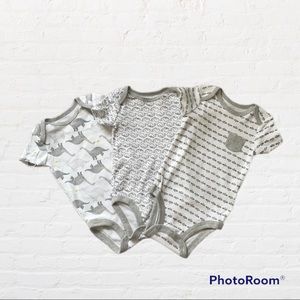 Carter’s set of 3 bodysuits 0-3m